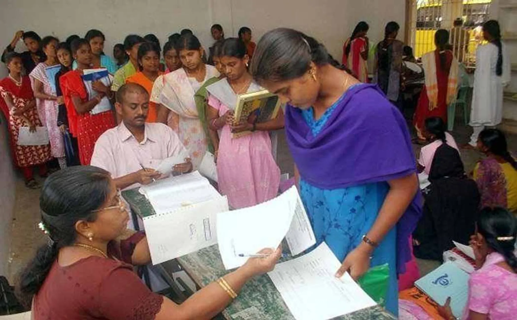 tamilnadu state 68 lakhs peoples wait for govt jobs 